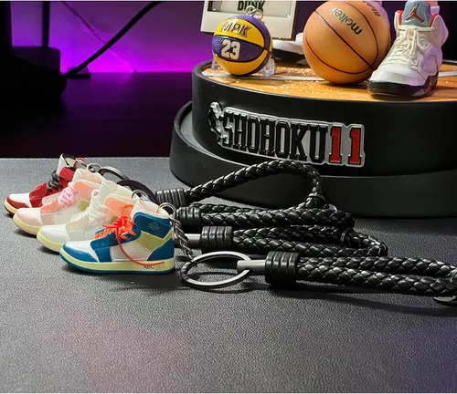 Vista 6 de MPK Llavero de tenis 3D para hombres y mujeres retro en un hermoso paquete, regalo perfecto para el día de San Valentín y novia