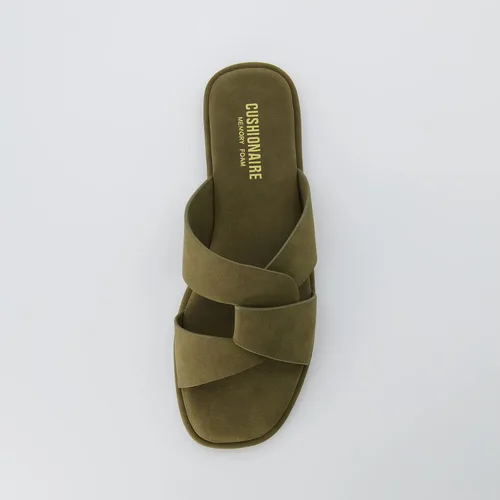 Vista 6 de CUSHIONAIRE Sandalia Tribune para mujer + espuma viscoelástica, anchos disponibles, Negro