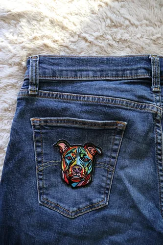 Vista 2 de Pitbull Patch - Bonito y realista aplique bordado para perros, para chaquetas, mochilas, sombreros, bolsos y proyectos de manualidades de bricolaje