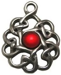 Vista 2 de Banba Shield Mystery Celta peltre colgante sobre Cable Collar