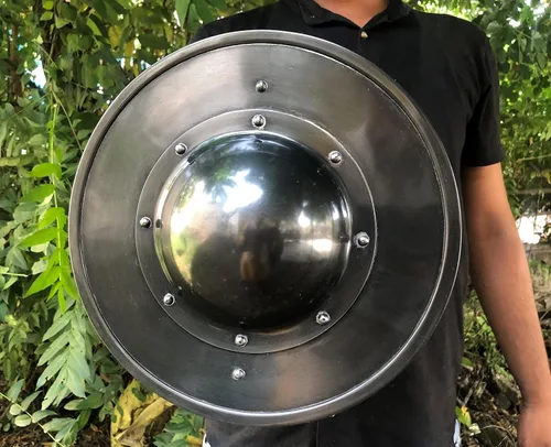 Vista 2 de Battle Ready Buckler Shield - Escudo medieval para arqueros de combate negro con mango de madera de 11 pulgadas, Negro