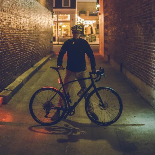 Vista 5 de LEZYNE Strip Drive Pro Bicicleta USB recargable IPX7 impermeable 270 grados visibilidad LED luz trasera con múltiples modos sólido y flash Correa