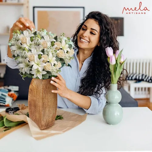 Vista 6 de Mela Artisans Jarrón de madera de mango de 12 pulgadas Florero decorativo de madera Granja rústica Medio quemado Centro de mesa para sala