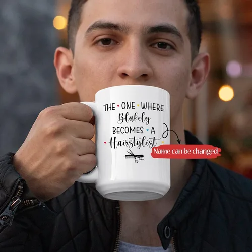 Vista 2 de Taza de peluquería, taza de café para peluquería, taza de café personalizada para estilista, taza con nombre personalizado Becomes A Hairstylist