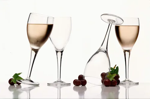 Vista 5 de Luigi Bormioli Juego de 4 copas de vino de obra maestra de Michelangelo, 8 onzas.