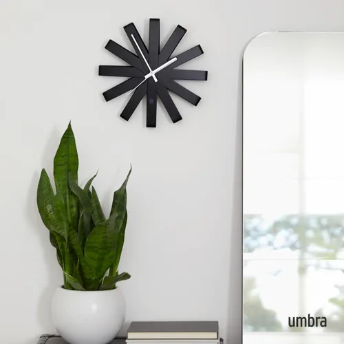 Vista 2 de Umbra - Reloj de pared en bandas