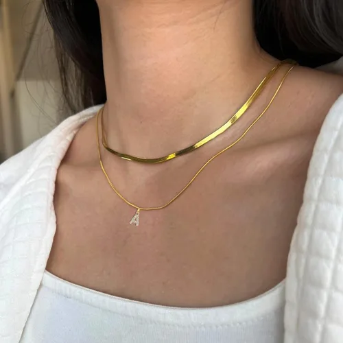 Vista 5 de Pequeños collares con inicial de oro para mujer, chapado en oro de 14 quilates, collar con dije de letra de circonita cúbica, collar personalizado
