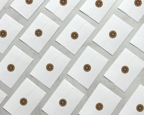 Vista 2 de Calcomanías de papel kraft marrón de la estrella de David, paquete de 126 sellos, calcomanías de Hanukkah para sobres, pedidos comerciales, embalaje