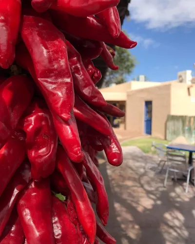 Vista 3 de 2 pies Chile Pepper Ristra - Hecho a mano en Nuevo México, Estados Unidos