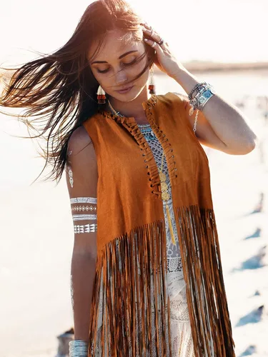 Vista 6 de WILLBOND Conjunto de disfraz hippie de 4 piezas para mujer, chaleco con borlas de gamuza sintética con flecos