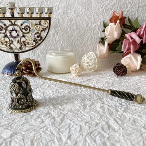 Vista 4 de Apagador de Velas, Extintor de Velas Único, Herramienta de Metal para Velas Decorativas
