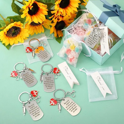 Vista 7 de Sureio Juego de 24 regalos para enfermera, llavero de enfermería, regalo de agradecimiento con borla de organza y etiqueta, regalos