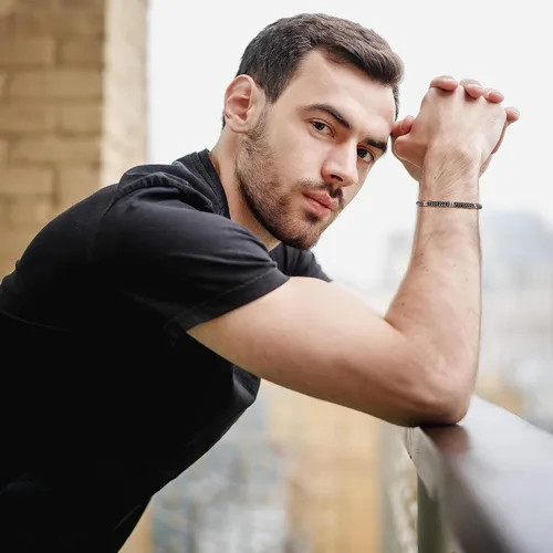 Vista 3 de GAVU Pulsera de cuentas de hematita para hombre