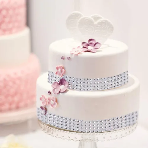 Vista 4 de Cinta de diamantes y estrás de acrílico plateada, 4 hileras, para tortas de bodas, decoraciones de cumpleaños, eventos de bienvenida de un bebé