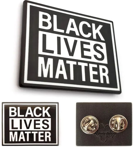 Vista 2 de Black Lives Matter - Pin esmaltado, 1-12 pulgadas de ancho x 1 18 pulgadas de alto