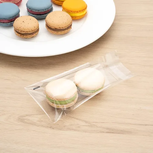 Vista 7 de Restaurantware -Bolsas de golosinas de 4 x 3 pulgadas, 100 bolsas para galletas para microondas - Diseño de labios y cinta, resistente al calor