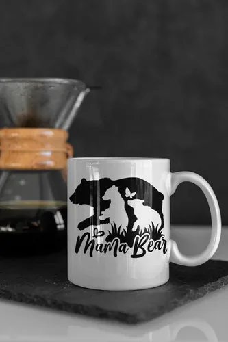 Vista 4 de Taza de café con texto en inglés "Mama Bear", regalo divertido de taza, taza de café novedosa, taza de café de cerámica de 11 onzas, ribete negro