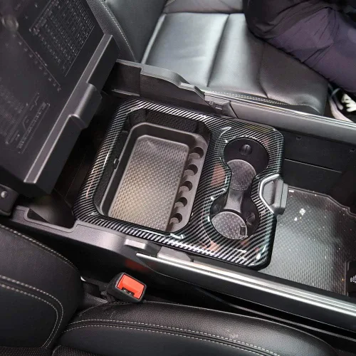 Vista 3 de Cubierta para reposabrazos delantero estilo fibra de carbono, accesorios para Dodge Ram 1500 2500 3500 2019-2026 (modelo A)