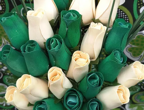 Vista 3 de Ramos originales de rosas de madera en 1, 2, o 3 docenas Día de San Patricio