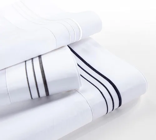 Vista 2 de HiEnd Accents - Juego de funda de edredón de 3 piezas, tamaño King, color blanco con bordado gris, ropa de cama de algodón de lujo de estilo moderno