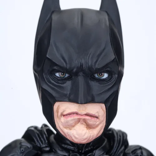 Vista 7 de Entertainment Earth Batman The Dark Knight - Figura de acción deformada
