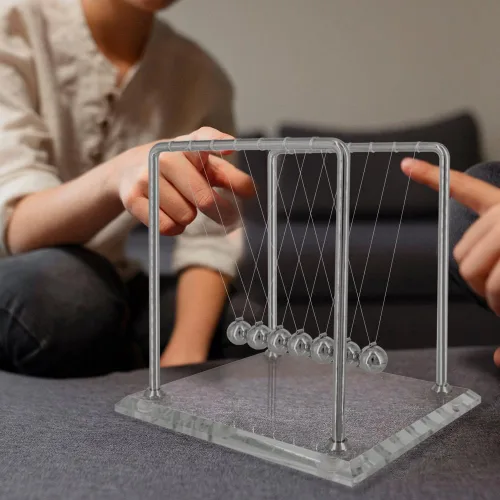 Vista 3 de Newtons - Péndulo de cuna con 7 bolas, bola de equilibrio de más de 60 segundos, base de vidrio, dispositivo de ciencia física para el hogar