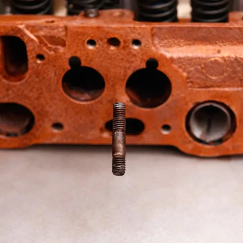 Vista 4 de Herramienta extractora de pernos Powerbuilt, quitar tuercas de 1/4" a 3/4", pernos rotos o adheridos, sujeta pernos dañados - 648639, plateado