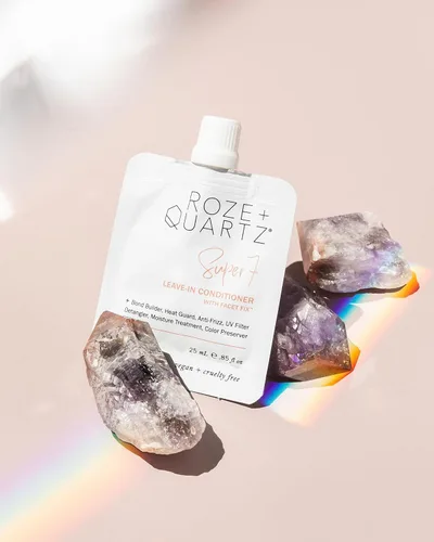 Vista 5 de Roze + Quartz® Acondicionador sin enjuague Super 7 • Siete beneficios para todo tipo de cabello (0.85 onzas)