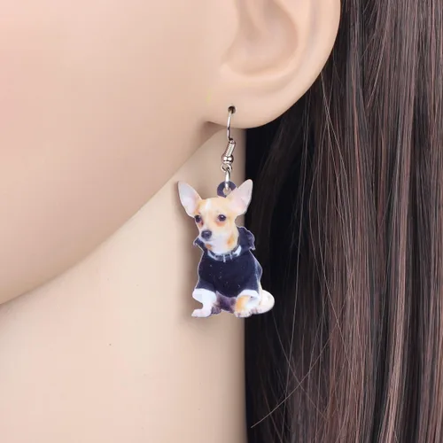 Vista 2 de Bonsny Aretes colgantes de acrílico para perro chihuahua, joyería para mujeres y niñas, Acrílico, No es una piedra preciosa