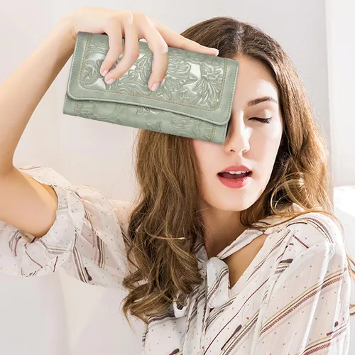 Vista 59 de MEITRUE Cartera de cuero para mujer, con bloqueo RFID, triple pliegue, con relieve, soporte para tarjetas, organizador de chequera para teléfono