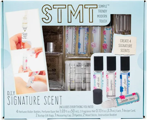 Vista 10 de STMT Self-Love Club D.I.Y. Nail Art Studio por Horizon Group USA, más de 10 elementos esenciales para manicura en casa, incluyendo esmaltes de uñas