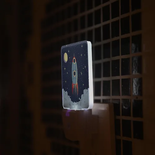 Vista 7 de Luz nocturna LED de exploración espacial, cohete de exploración espacial, luz nocturna con sensor automático de atardecer a amanecer, luz nocturna