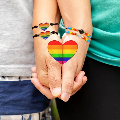 Vista 5 de Pulsera de arco iris LGBT, elegantes pulseras de cuero negro del orgullo LGBTQ, cierre de acero inoxidable a rayas de arco iris, brazalete