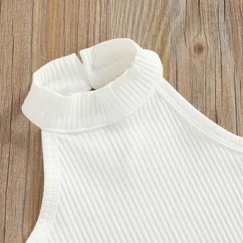 Vista 4 de TheFound Trajes de verano para niñas pequeñas, sin mangas, de punto acanalado, halter, pantalones cortos, ropa para recién nacidos, conjunto de 3
