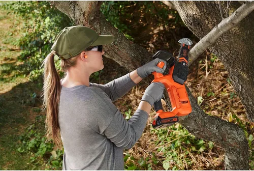 Vista 6 de BLACK+DECKER 20V MAX Kit de motosierra de poda, incluye batería y cargador (BCCS320C1)