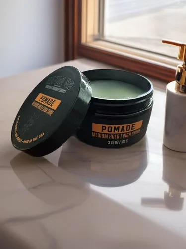 Vista 6 de Razor MD Pomada natural para el cabello a base de agua para hombres con alto brillo y acabado liso, fijación media fuerte, los mejores productos