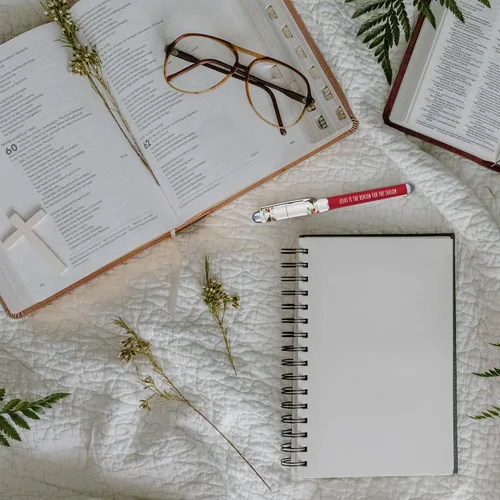 Vista 3 de Needzo Bolígrafo Jesús es la razón de la temporada, paquete de instrumentos de escritura cristiana, relleno de calcetines, relleno de regalos y más
