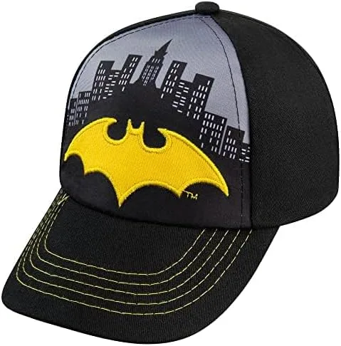 Vista 2 de DC Comics Gorra de béisbol de Batman para niños, de 4 a 12 años, logotipo amarillo con diseño de Ciudad Gotham, cierre ajustable, 100% algodón