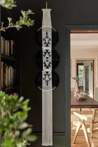 Vista 2 de Flber Macramé para colgar en la pared en blanco y negro, decoración de pared estilo Boho, arte de pared para sala de estar, decoración geométrica