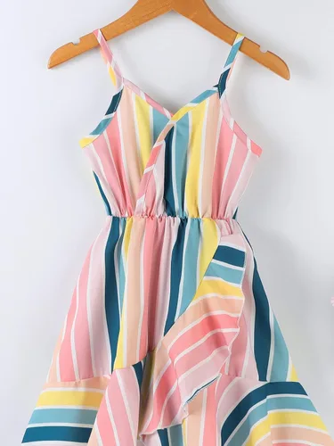 Vista 3 de WDIRARA Vestido de tirantes de cintura alta con dobladillo con volantes y rayas para niñas pequeñas