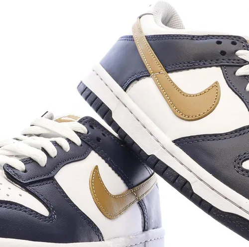 Vista 467 de Nike Kid's Dunk Low Sneaker