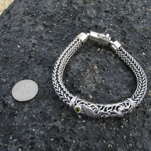 Vista 3 de Pulsera Turtle Manta Ray. Plata de Ley. Peridoto. 7 pulgadas.