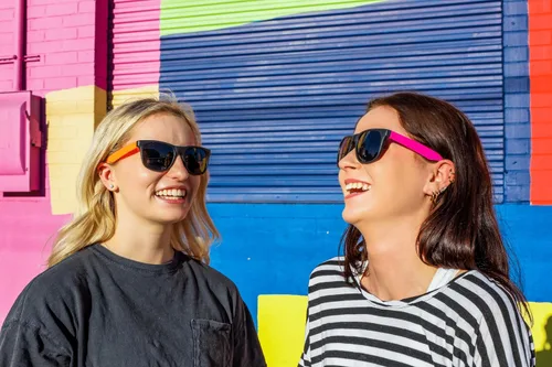Vista 2 de EDGEIWEAR Gafas de sol de neón de los años 80 para fiestas de adultos con certificación CPSIA sin contenido de plomo (Pb)