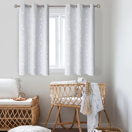 Vista 2 de Cortinas opacas «BGment Moon and Stars» para dormitorio infantil.