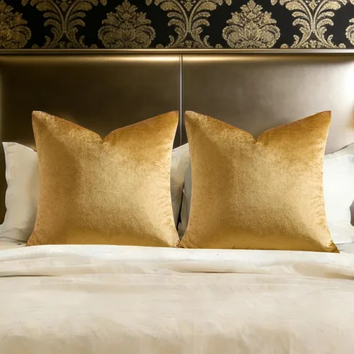 Vista 214 de GIGIZAZA Juego de 2 fundas de almohada doradas de terciopelo de 20 x 20 pulgadas para sofá Almohadas para sofá, tela texturizada suave de 9.88