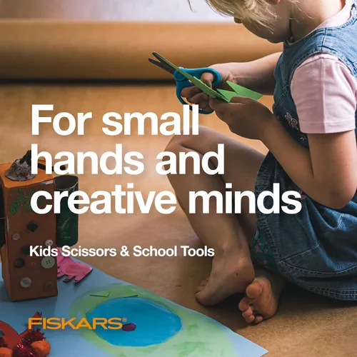 Vista 8 de Fiskars Tijeras de punta roma de 5 pulgadas para niños de 4 a 7 años (paquete de 3) - Tijeras para la escuela o manualidades - Suministros