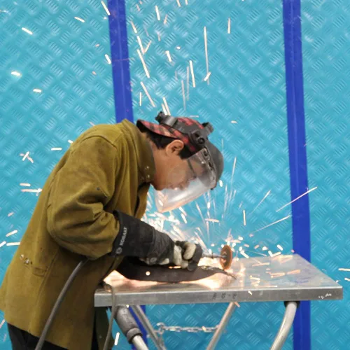 Vista 7 de Trimaco Aqua Shield - Cinta de costura para protección de superficies, 2.835 in x 180.4 ft