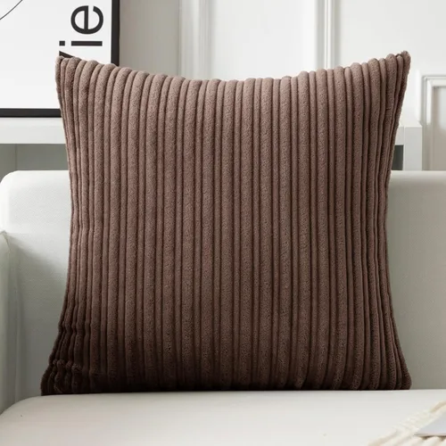 Vista 12 de UGASA - Fundas de almohada decorativas de terciopelo suave y sólidas de Navidad para sala de estar/sofá, 16 x 16 pulgadas, 2 unidades, color burdeos