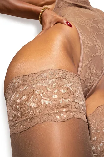 Vista 2 de sofsy Medias altas de encaje transparente para mujer fabricadas en Italia, lencería para mujer, medias altas hasta el muslo (negronude, talla grande)