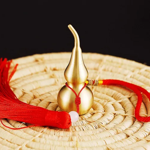 Vista 6 de Adornos colgantes de Feng Shui, calabaza dorada de Wu Lou, con tira de la suerte roja, tesoro ideal para colgante de automóvil, dormitorio, puerta